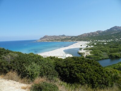 Spiaggia e mare turchese a Marina di Bravone in Corsica