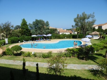 Terrazza di un appartamento per vacanze con vista sul mare in Corsica